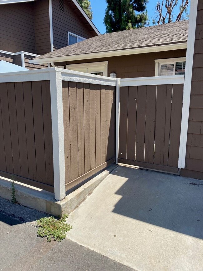 Building Photo - Ashe Rd