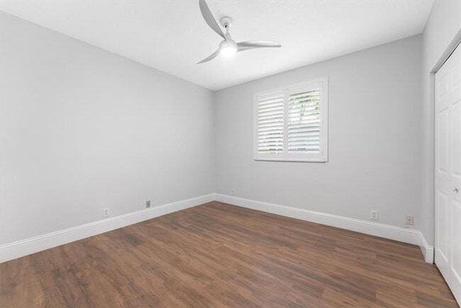 Building Photo - 6689 NW 70th Pl