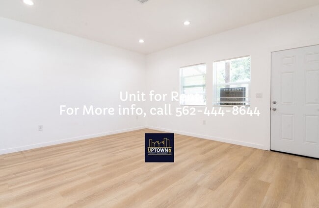 Building Photo - House - 2 Bedrooms / 1 Baths - Norwalk
