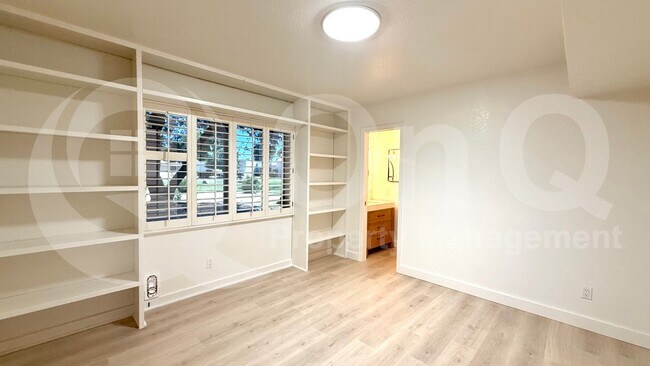 Building Photo - 6240 E Kelton Ln