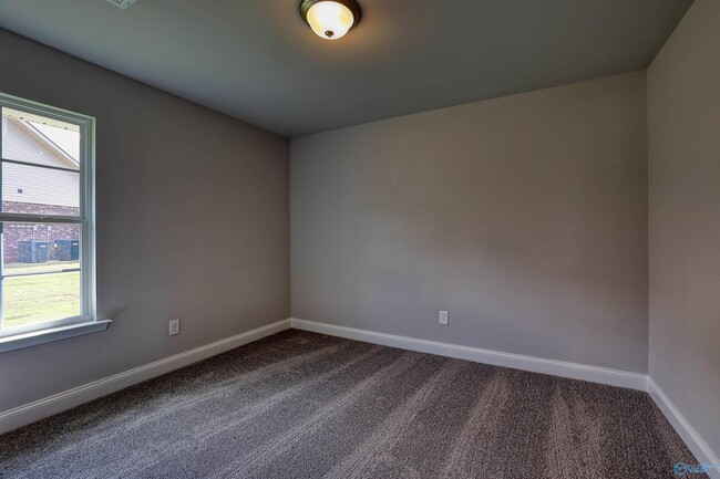 Building Photo - 180 Abercorn Dr