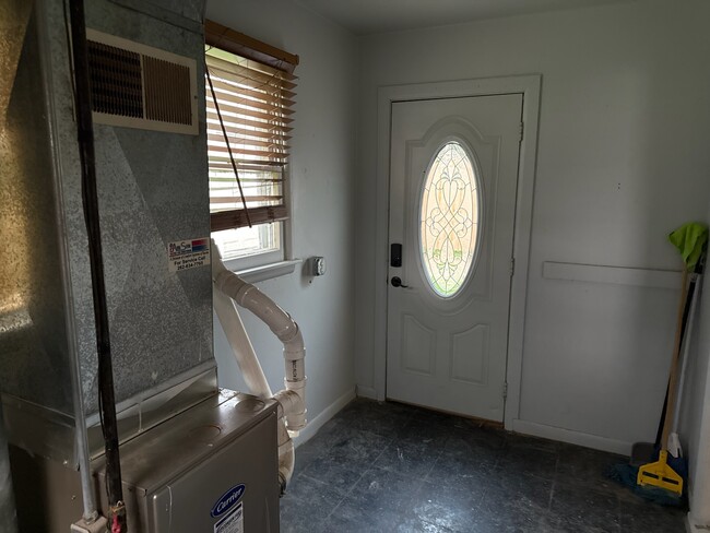 Building Photo - 4521 Victory Ave