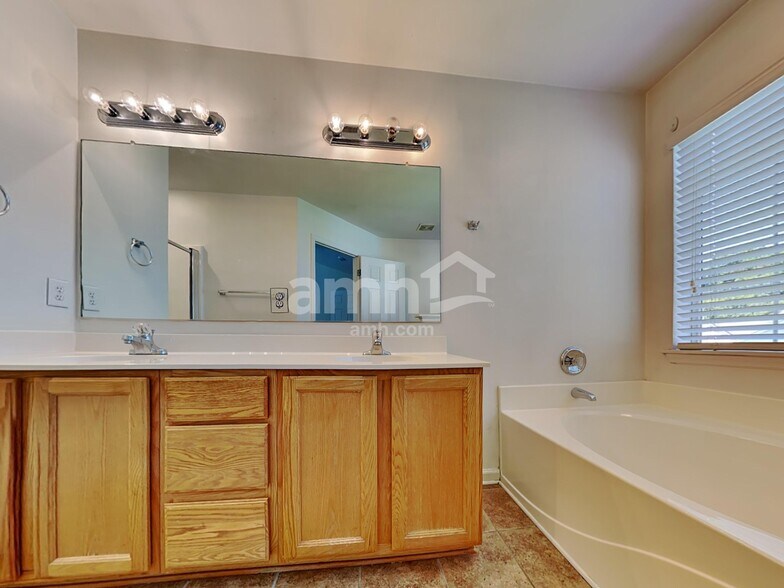 Building Photo - 328 Rice Bay Dr
