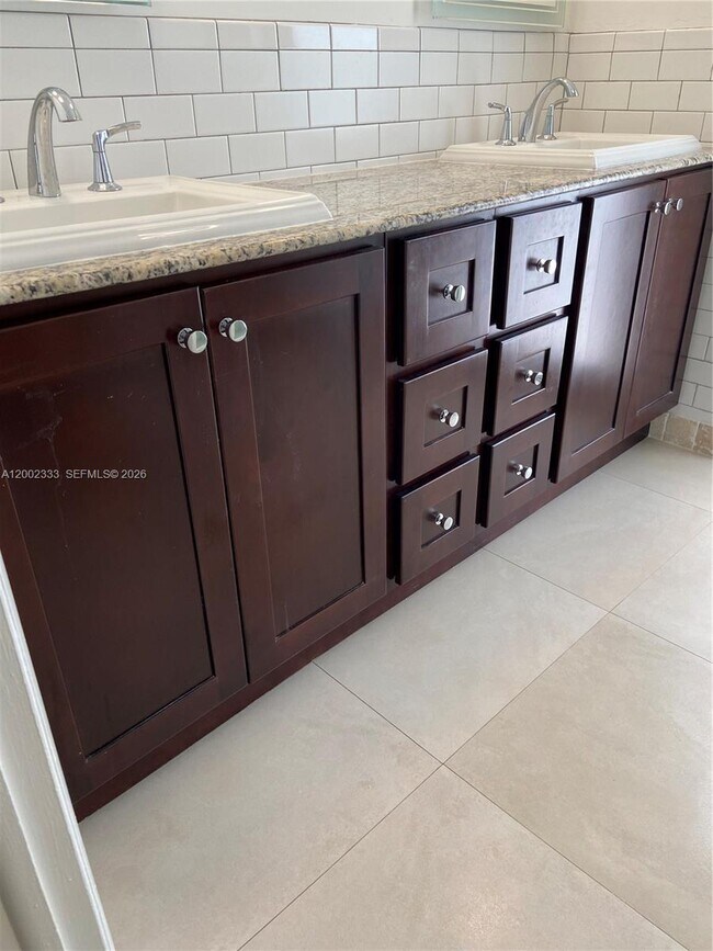 Building Photo - 9840 SW 69th Ave