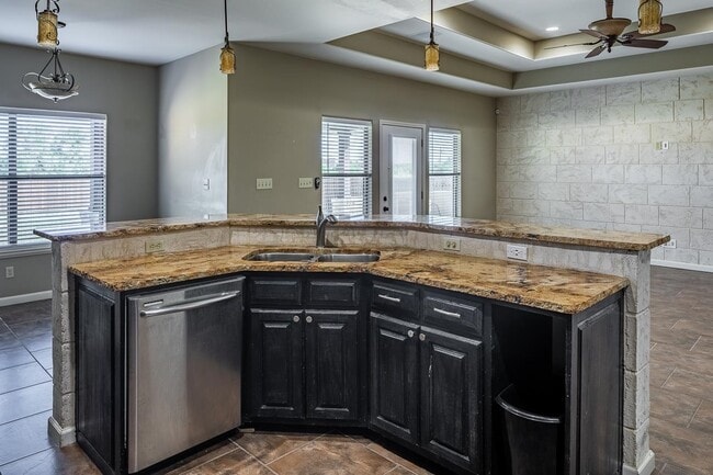 Building Photo - 136 Dos Caballos