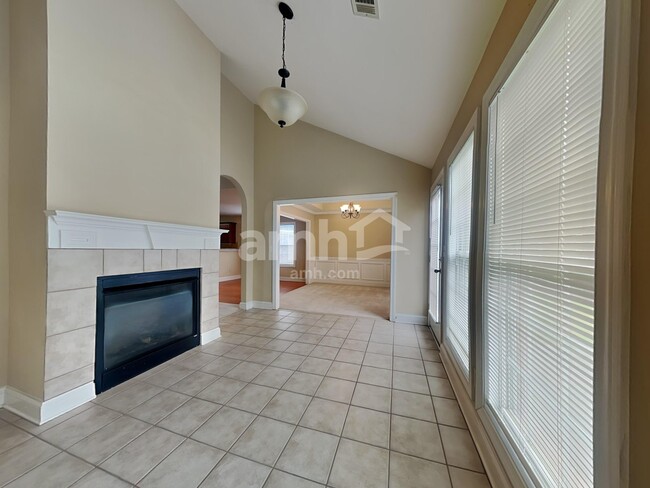 Building Photo - 2116 Benchmark Dr SW