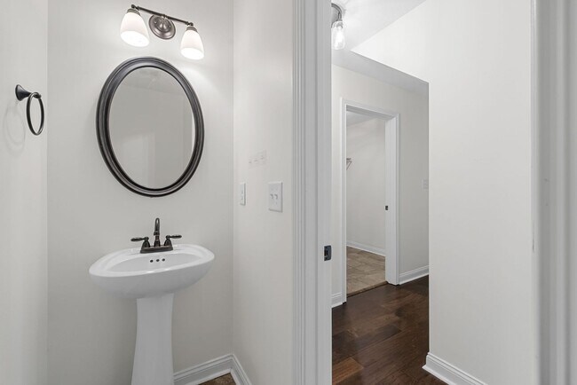 Building Photo - Pet Friendly Four Bedroom with Bonus!