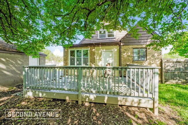 Building Photo - 2208 Plantation Dr