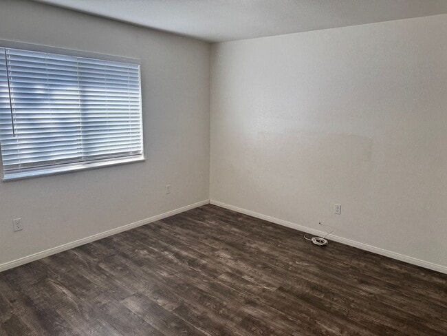 Building Photo - GRA916