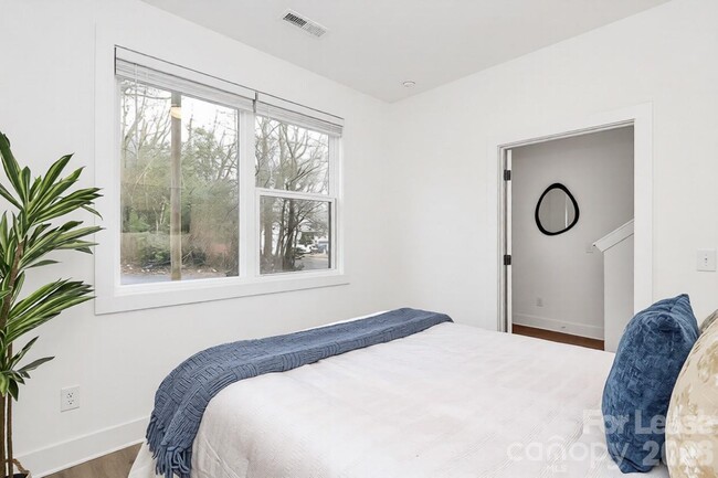 Building Photo - 1106 Ivan Dr