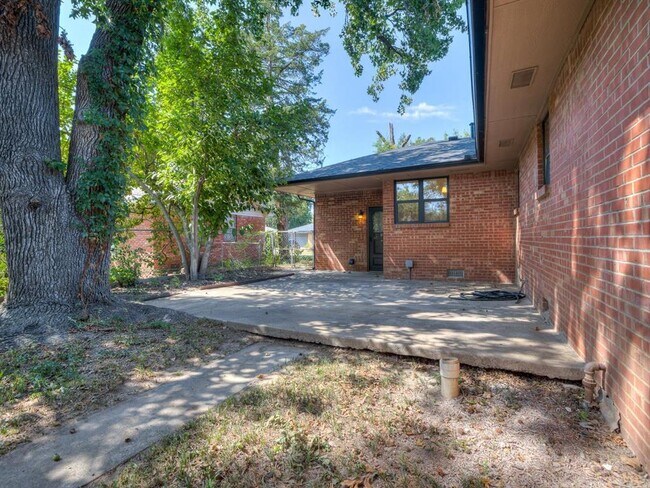 Building Photo - 1320 Avondale Dr