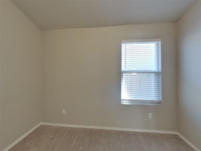 Building Photo - 5300 Saddle Clb Dr