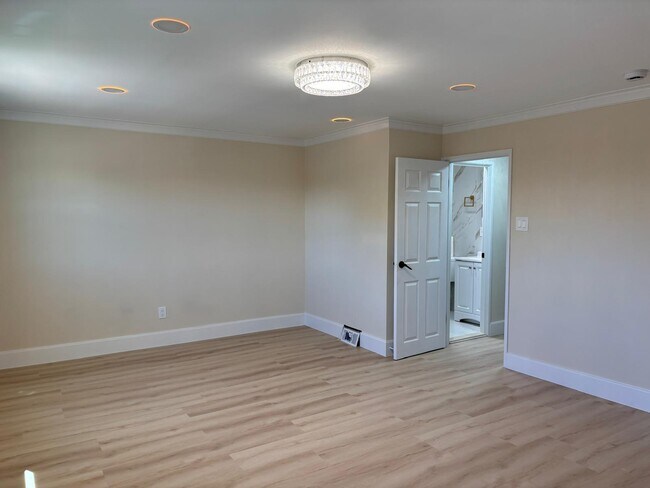 Building Photo - 12406 Dunks Ferry Rd