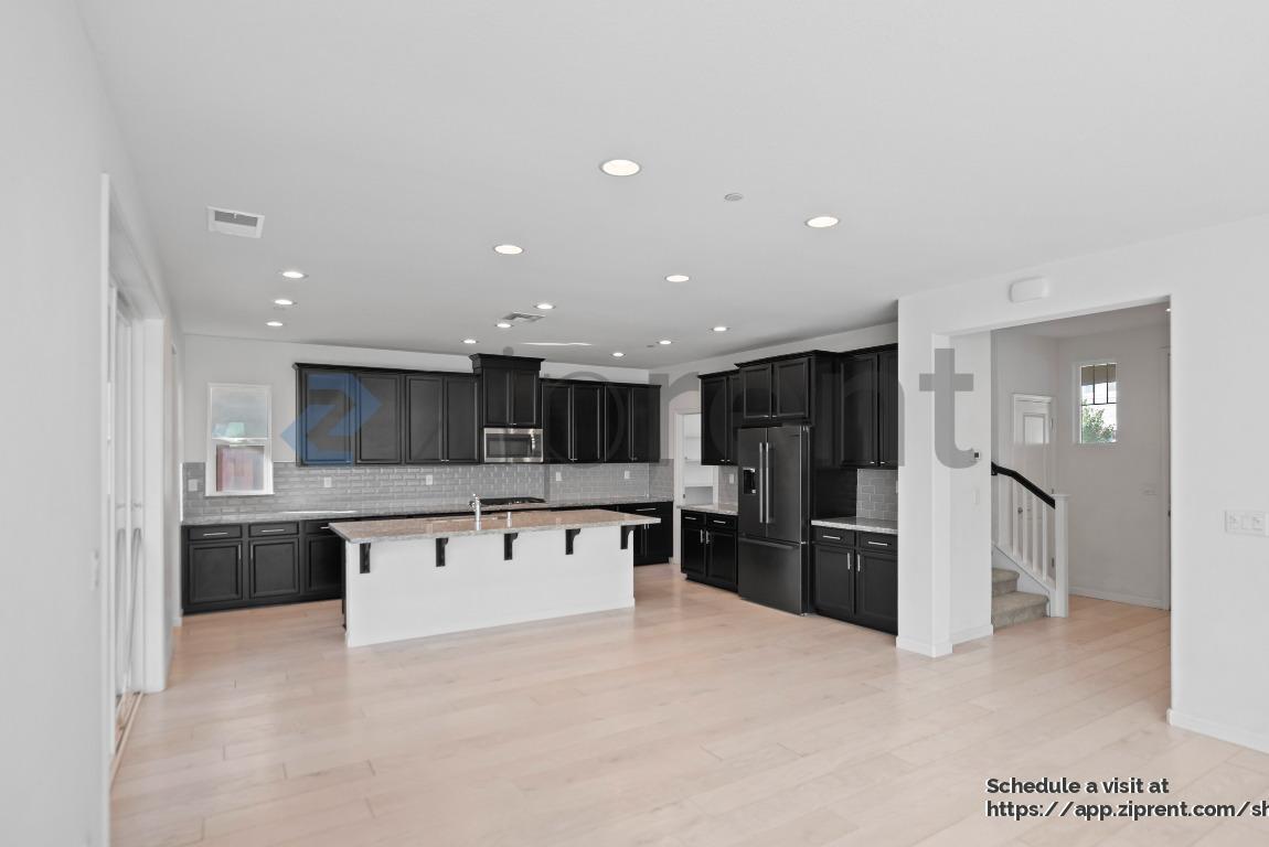 Building Photo - 2342 Augusta Ave