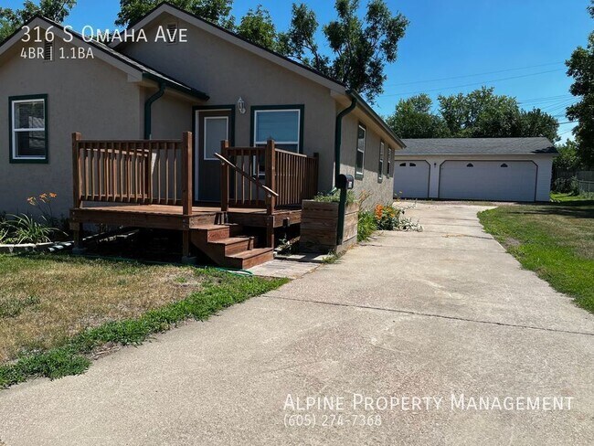 Building Photo - 4 Bed/1.5 Bath with Triple Stall Garage!