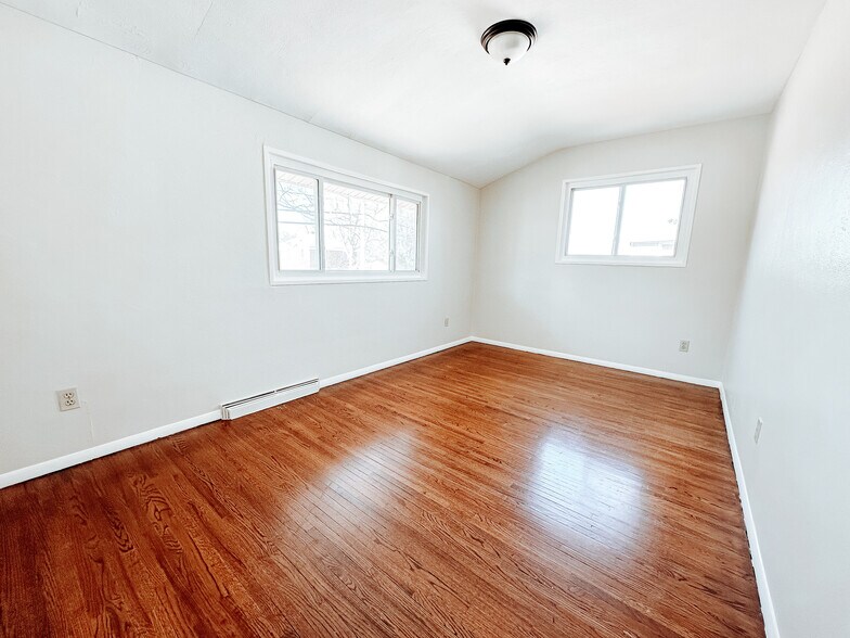 Building Photo - 3025 S Byrne Rd