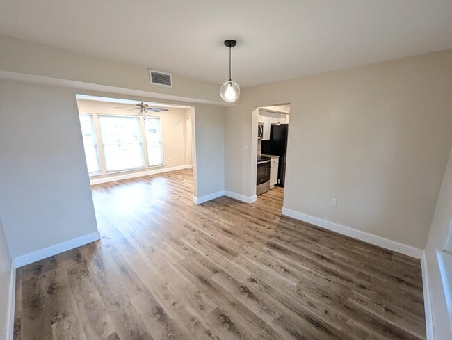 Building Photo - 1007 Boulevard De La Parisienne