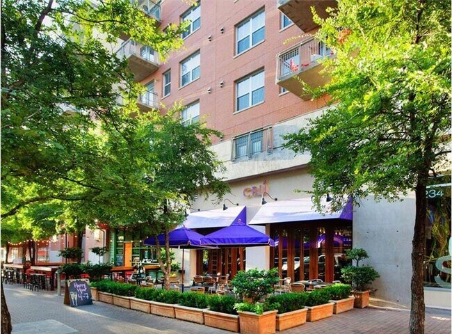 Building Photo - 202 1/2 Lavaca St