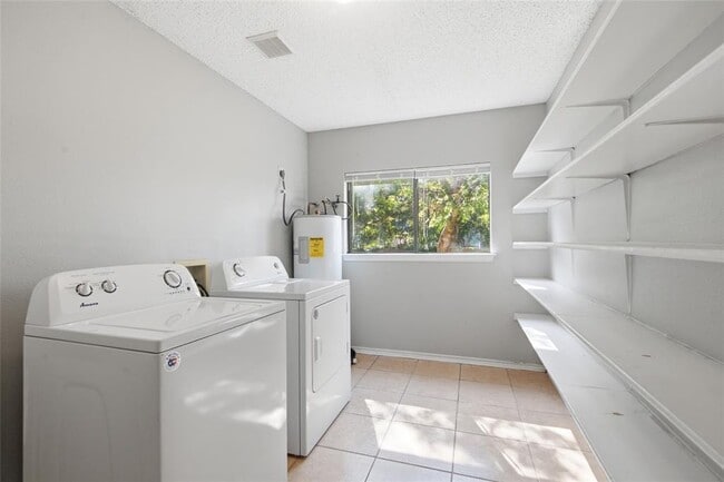 Building Photo - 7900 Rosenberry Dr