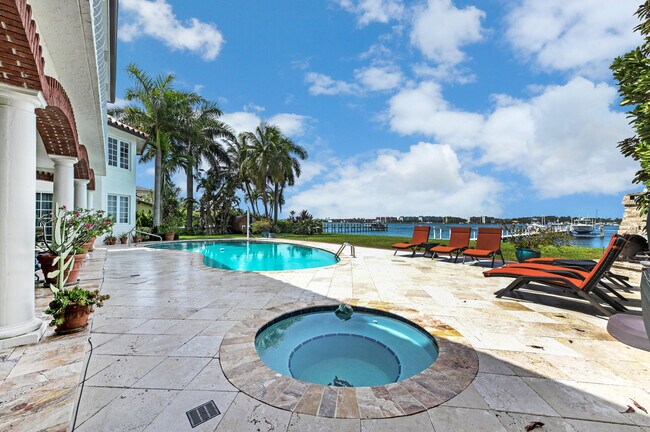 Building Photo - 825 Marbella Ln