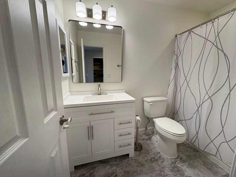 Building Photo - 3920 Anvil Dr