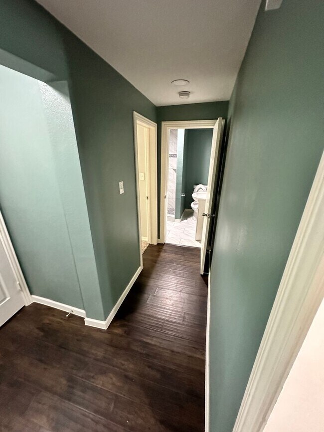 Building Photo - Make this Fairmount Showstopper Home!