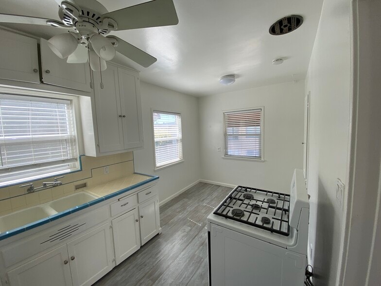 Kitchen - 152 Ximeno Ave