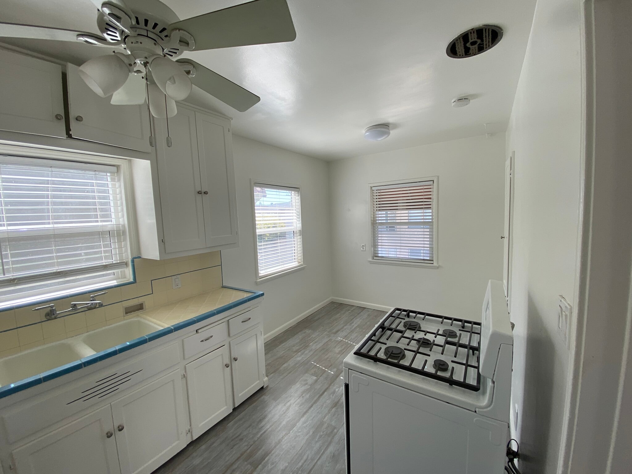 Kitchen - 152 Ximeno Ave