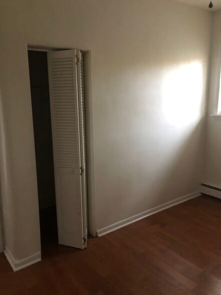 bedroom - 712 S Carpenter St