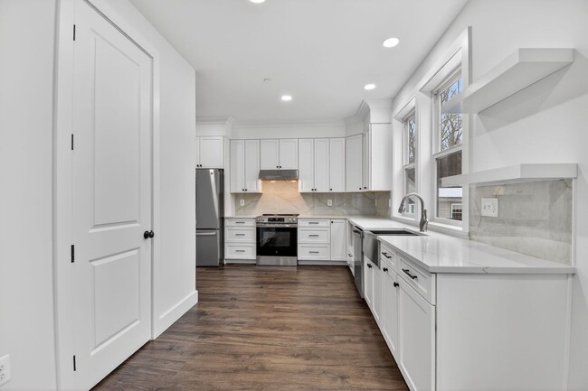 Building Photo - Spacious New Build in Quiet Glenmont / Silver Spring - Available Now