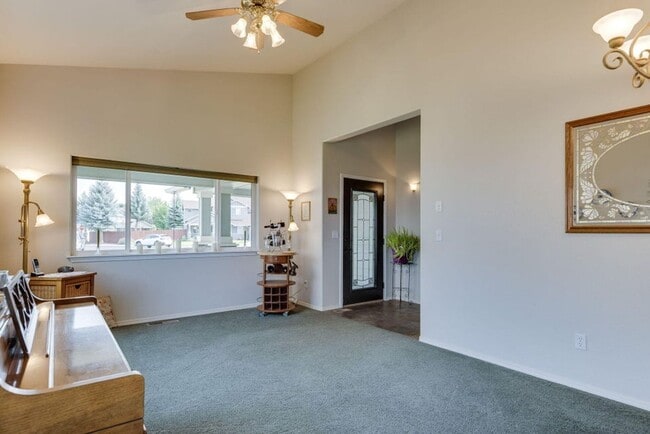 Building Photo - Gorgeous home at end of cul-de-sac with RV parking and views