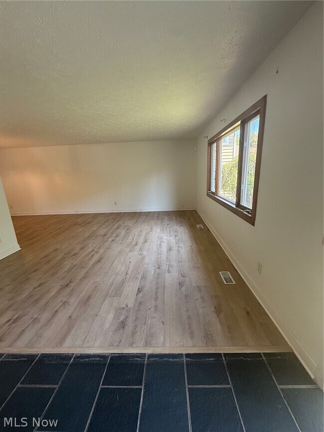 Building Photo - 6580 Forest Glen Ave