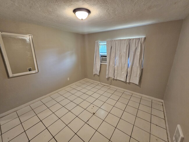Building Photo - 1737 Overbrook Ave