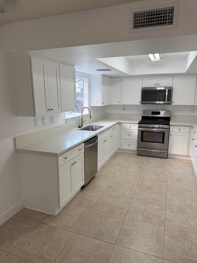 Building Photo - 15116 Providence Ln