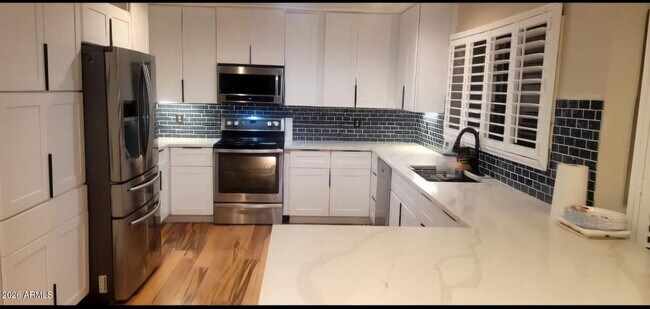 Building Photo - 314 N Cobblestone St
