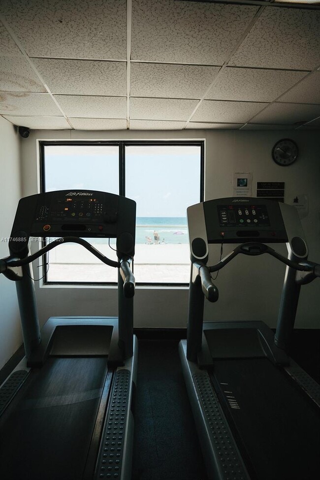 Building Photo - 3725 S Ocean Dr