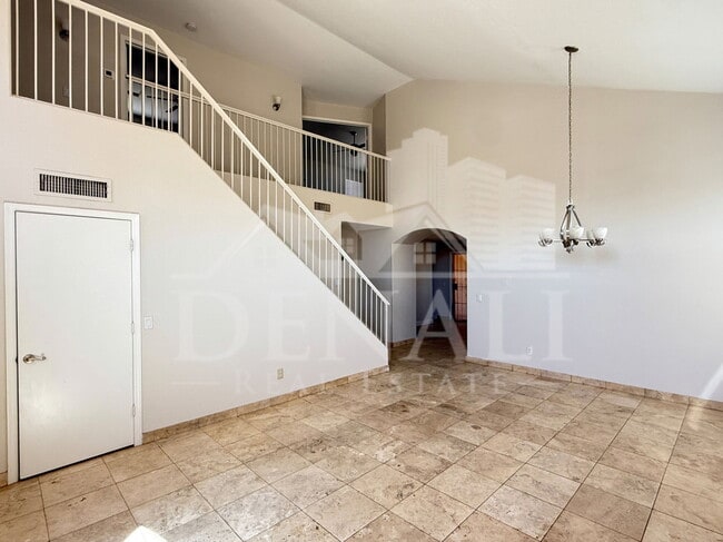 Building Photo - 1274 W Sparrow Ct