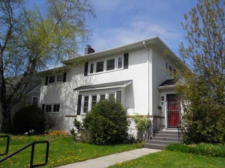 Building Photo - 2337 East 8th Street