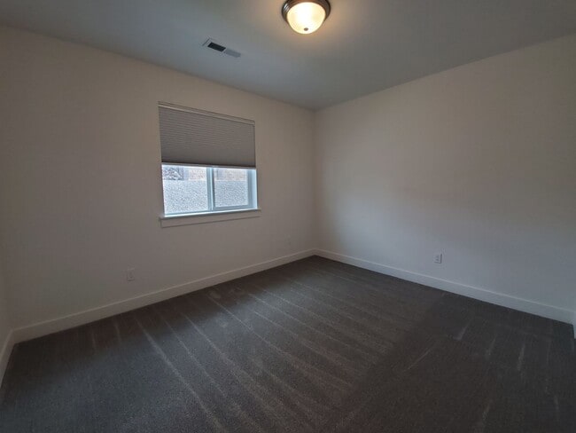 Building Photo - 522 Bedrock Loop