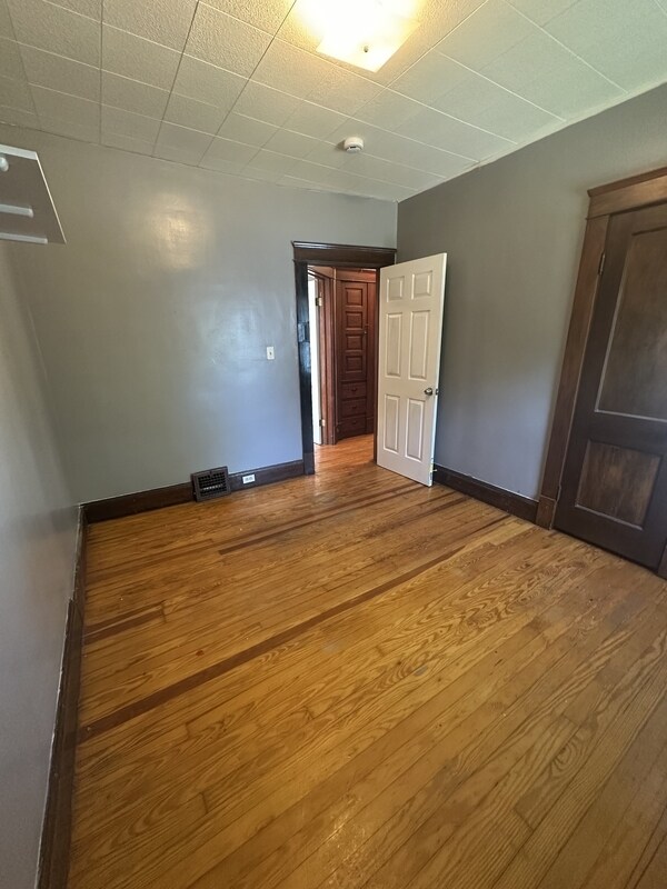 Building Photo - 9611 Larnder Ave