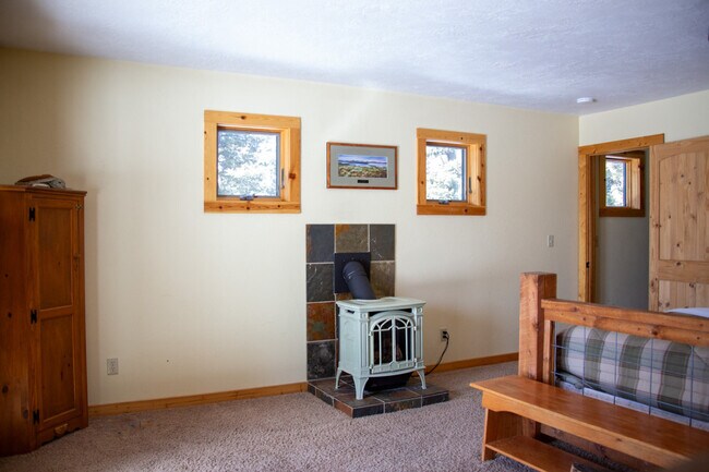 Building Photo - 15696 Horse Creek Rd