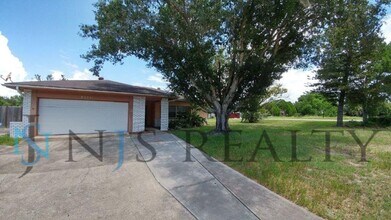 Building Photo - Beautifully updated 3/2/2 1500 Sq. Ft. with fenced yard, tile floors, HUGE living room and a corn...