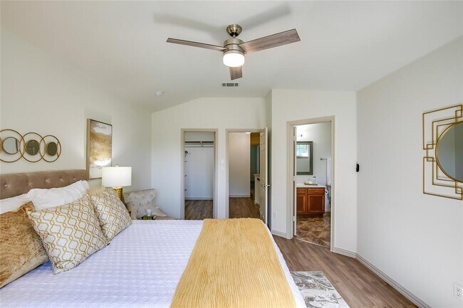 Building Photo - 2410 Great Oaks Dr