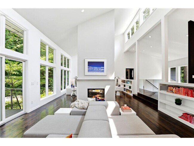 Building Photo - 20650 Bayview Ct