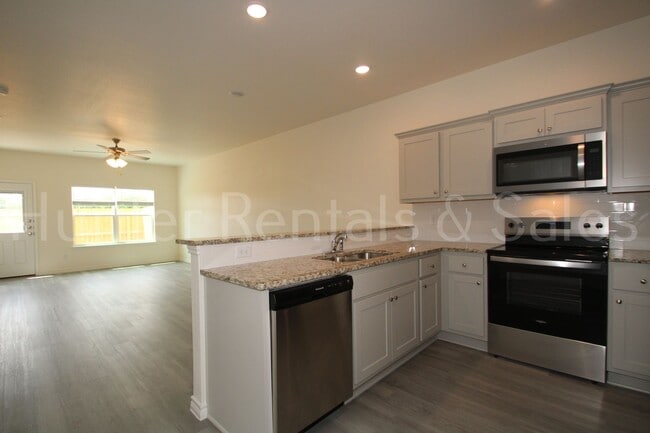 Building Photo - Modern New Construction Duplex