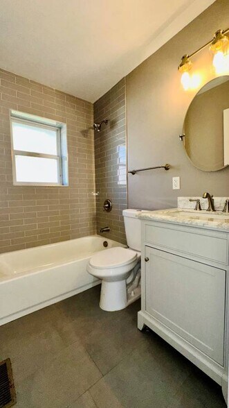 Building Photo - 7042 Jamieson Ave