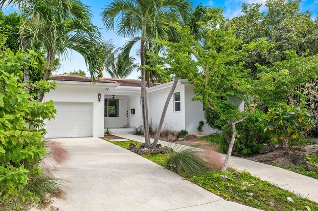 Building Photo - 9025 Dickens Ave