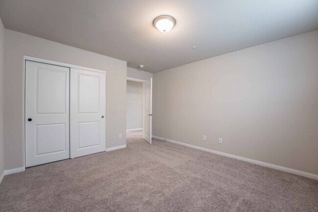 Building Photo - Stunning 5 Bedroom home in Henderson!