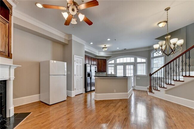 Building Photo - 813 Clifton Heights Ln NE