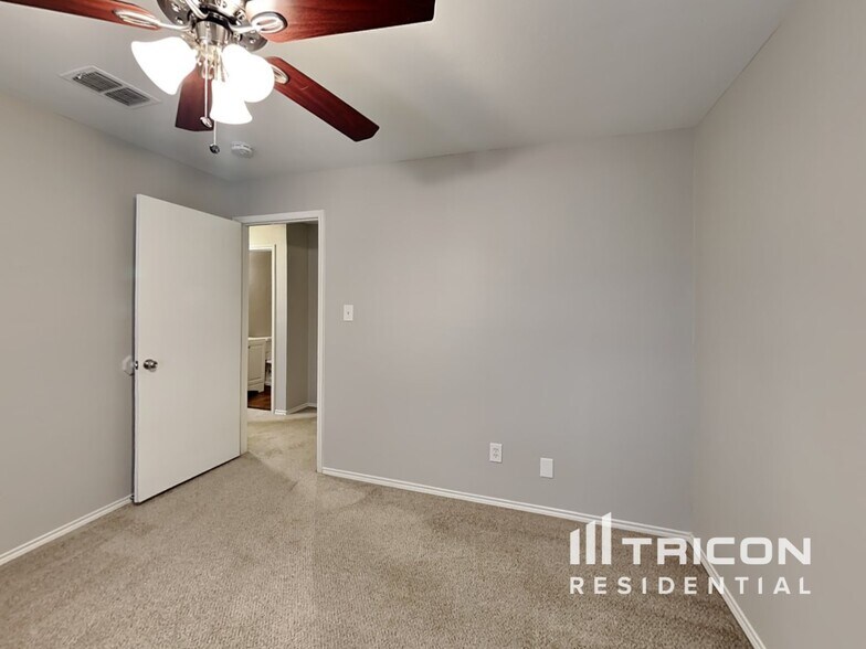 Building Photo - 6007 Big Springs Dr